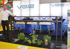 Rob van Esch (VGE) next to a UV-C-solution they offer.